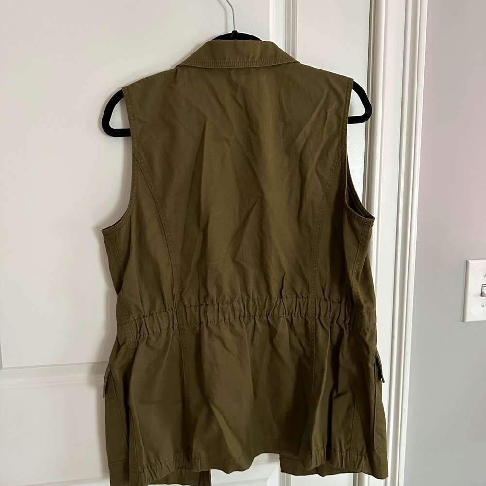 LOFT Utility Vest ✨ - Picture 3 of 4